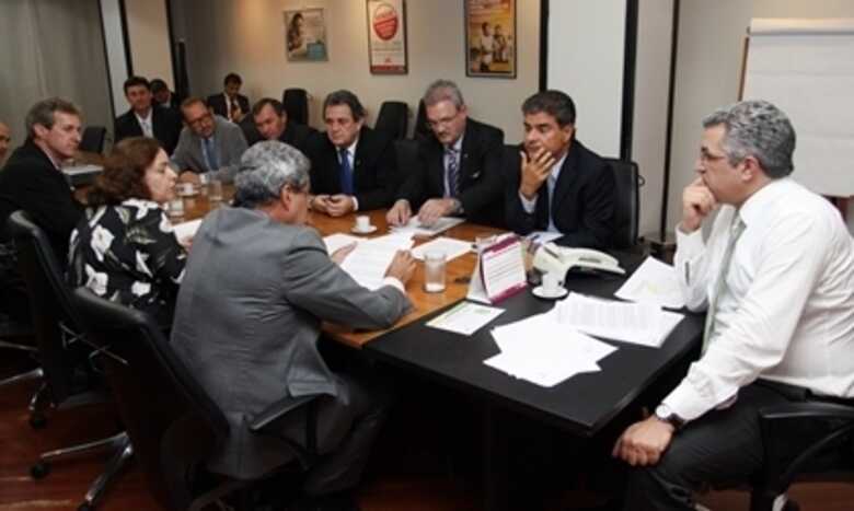 Reunião ocorreu com a participação de vários parlamentares