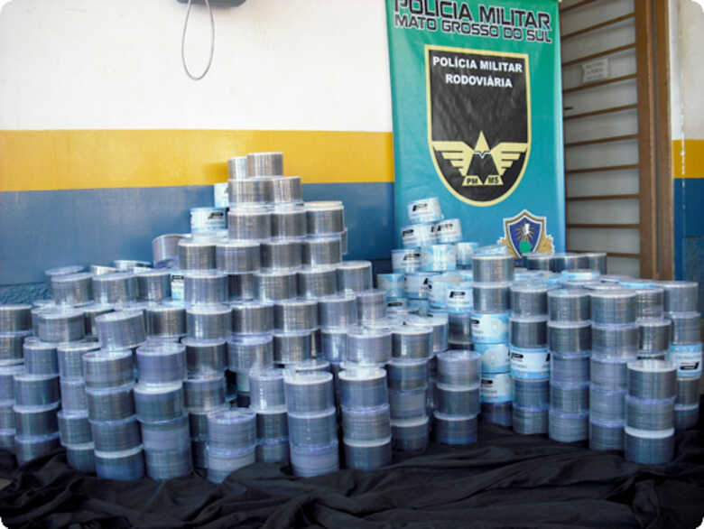 Policiais apreendem DVDs e encaminham para a Receita Federal