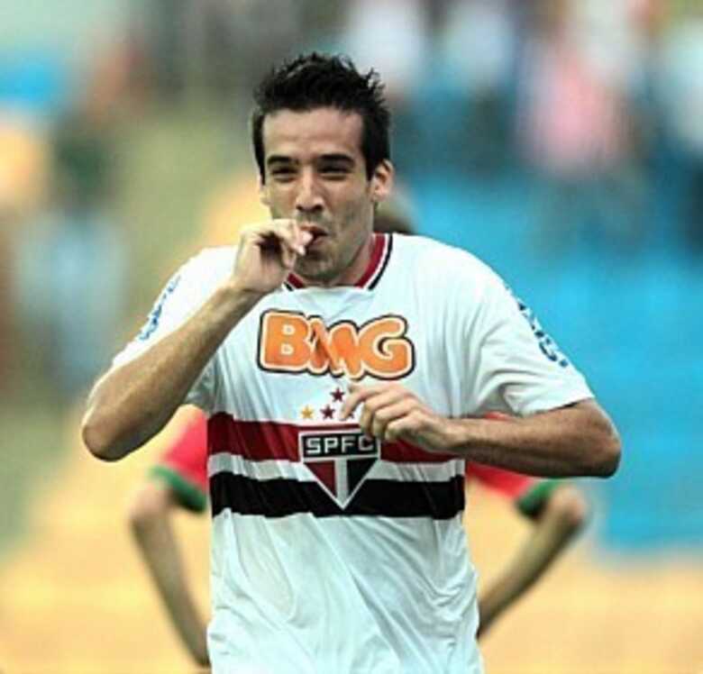 Ilsinho comemora o primeiro gol do S&atilde;o Paulo