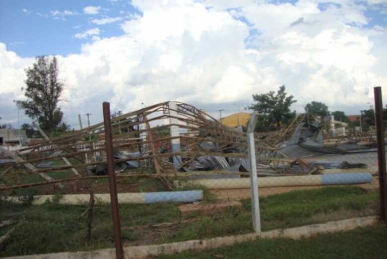 As quadras caíram no dia 27 de setembro de 2010, após a tempestade que devastou a cidade