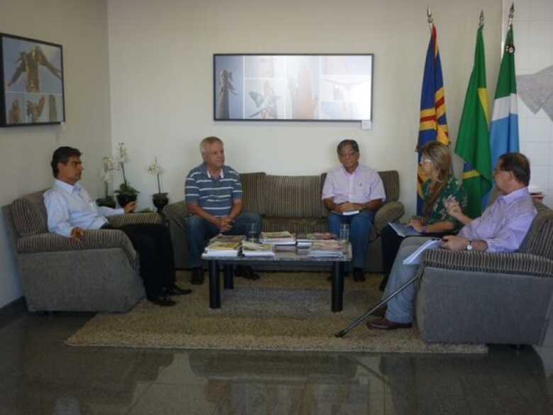 Nelson Trad, Edil Albuquerque, Arnaldo Aracaqui, Regina Ferro e Edison Araújo