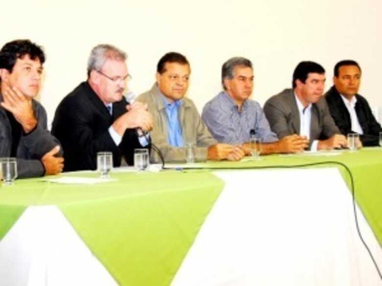 Bancada de Mato Grosso do Sul em reunião na Acrissul