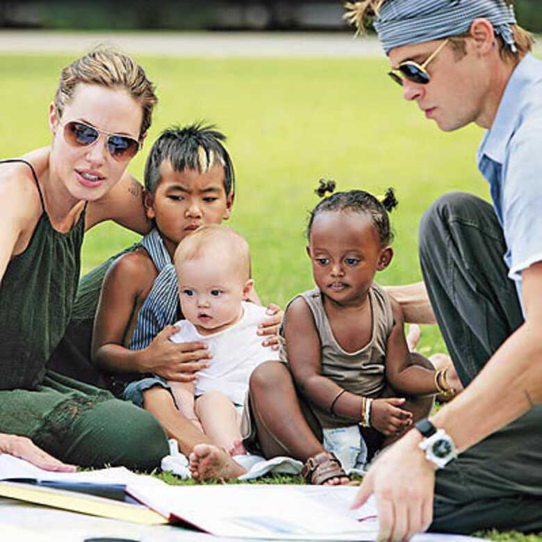 Angelina, os filhos e Brad Pitt