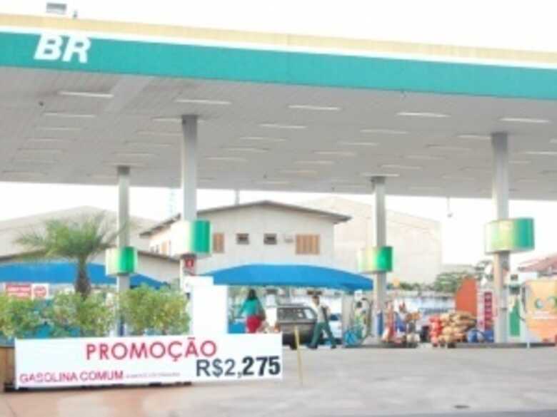 Gasolina vendida a R$ 2,27