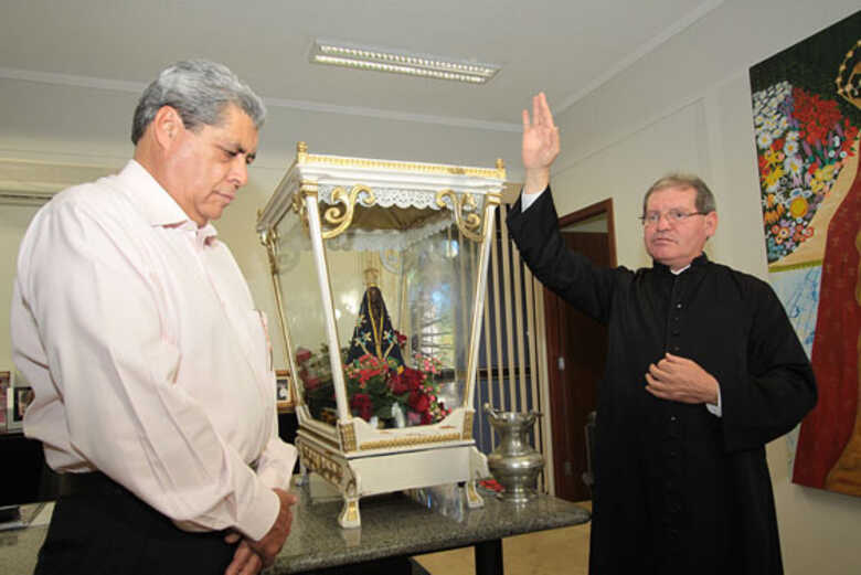  Governador recebe bençãos do padre José Soares da Silva