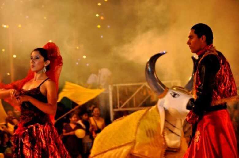 Apresentação cultural do Touro Encantado