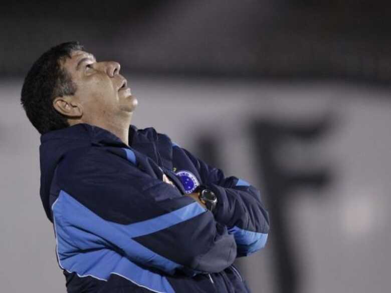 Cruzeiro demite Joel Santana