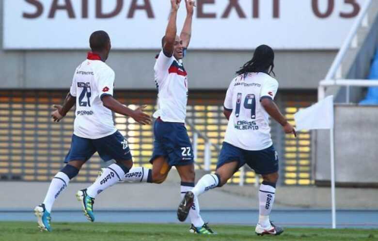 Souza comemora o terceiro gol do Bahia na vitória sobre o Flamengo 