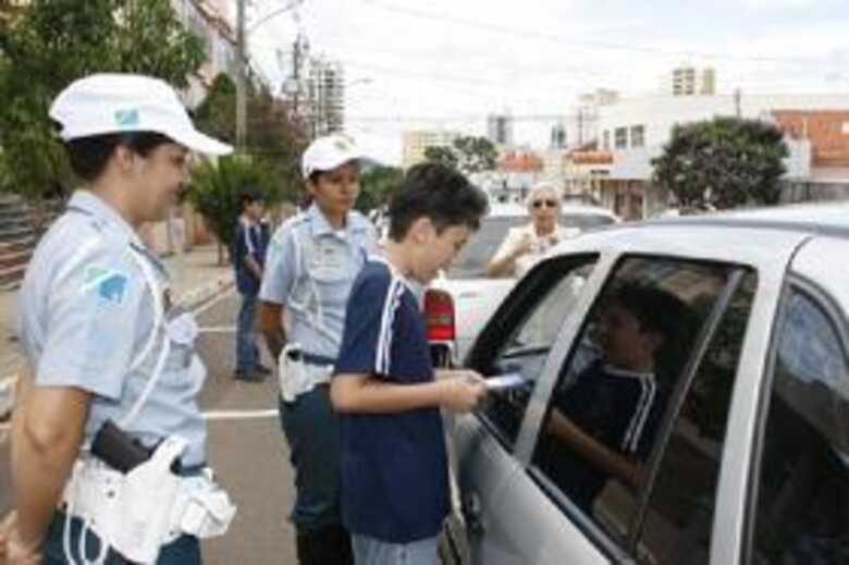 Blitz educativas são realizadas para conter infrações e irregularidades nos veículos