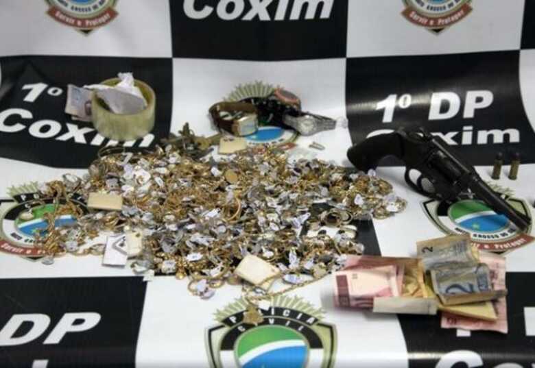 Joias apreendidas com suspeito estão avaliadas em R$ 80 mil, diz a Polícia Civil de Coxim