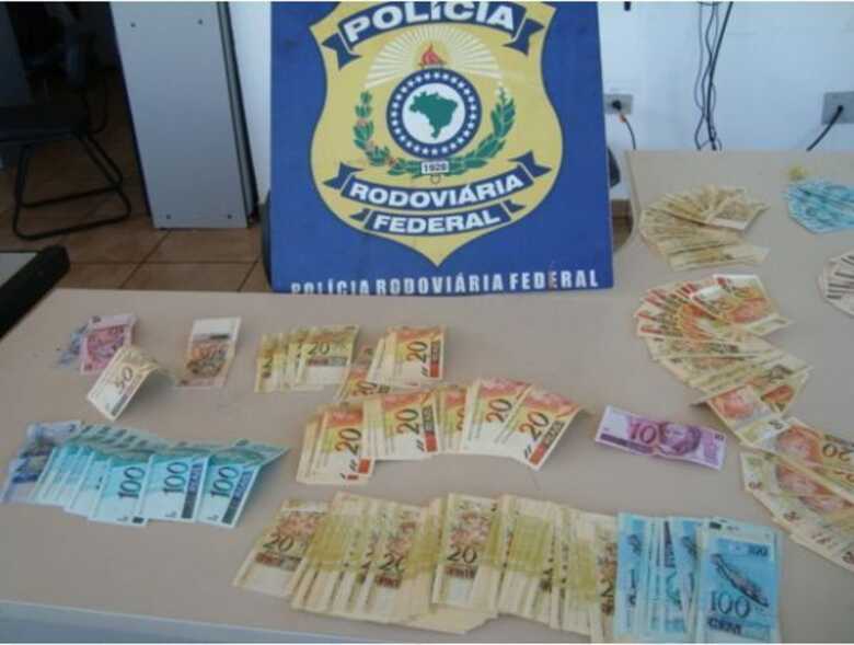 As notas falsas apreendidas pela Polícia Rodoviária Federal