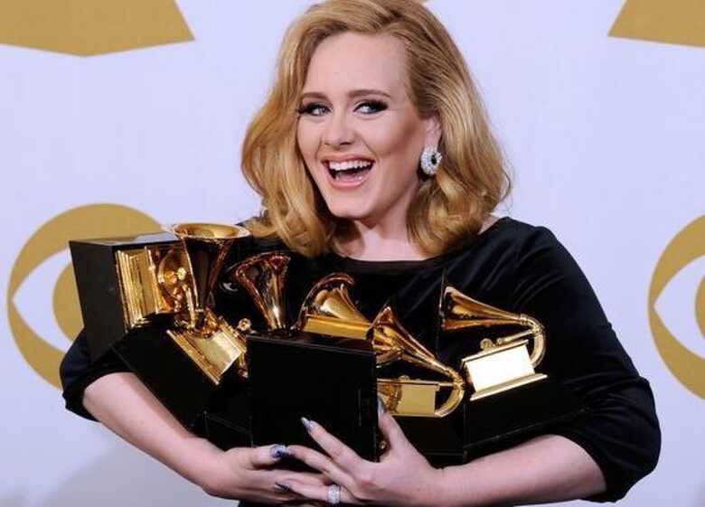 A cantora Adele, a grande premiada do Grammy 2012