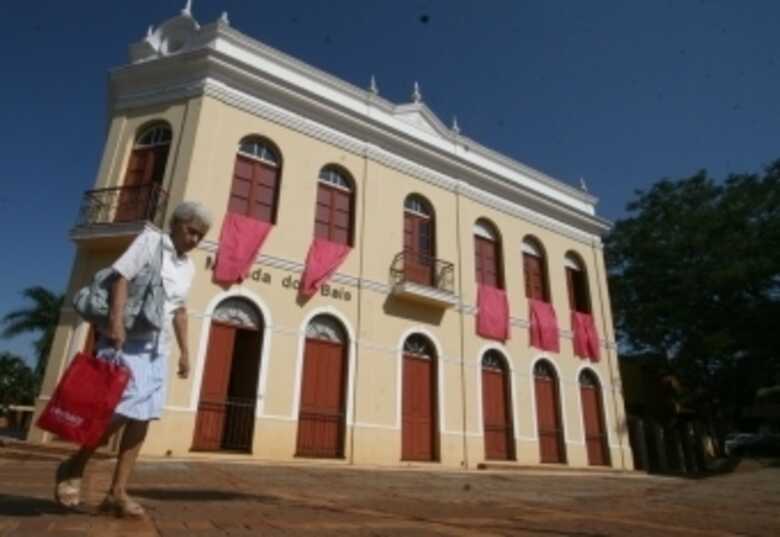 Janelas da Morada receberam tecido rosa para homenagear as mulheres 