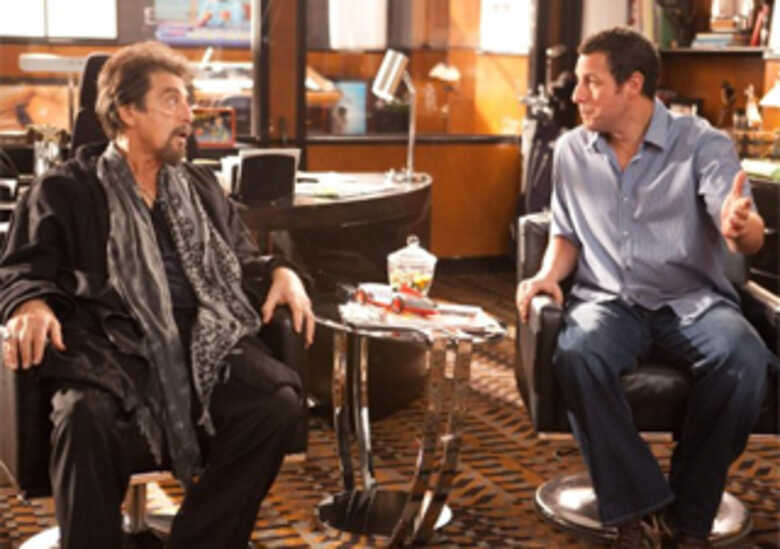 Al Pacino e Adam Sandler em cena do filme 'Cada um tem a gêmea que merece'