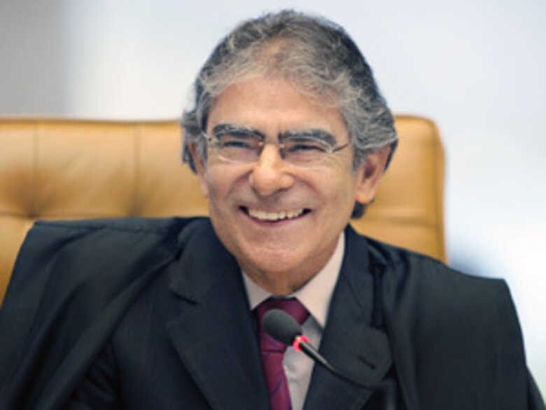 O ministro Ayres Britto durante julgamento no STF