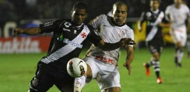 Meio-campo do Corinthians não funcionou e dificultou o trabalho de Emerson no ataque