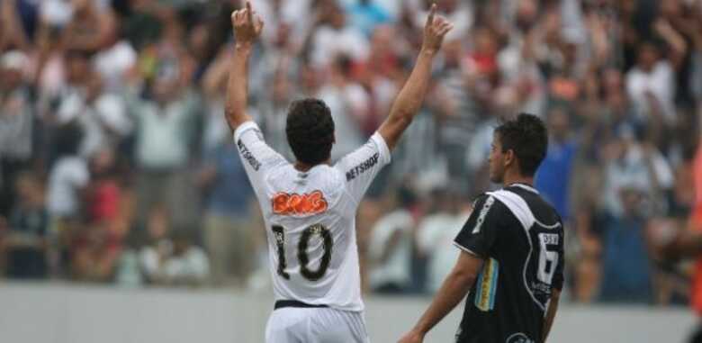 Camisa 10 Ganso vibra ao marcar o segundo gol do Santos contra a Ponte Preta Zanone Fraissat