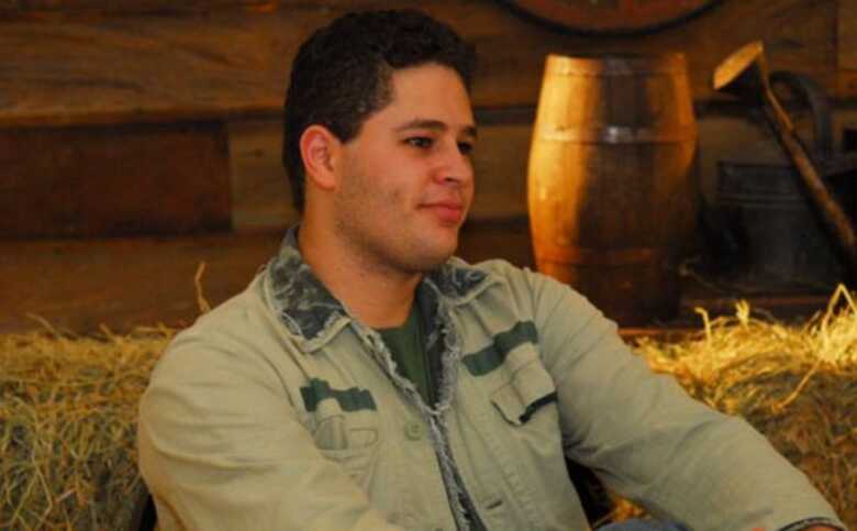 O cantor Pedro Leonardo participou do reality show "A Fazenda", da TV Record, em 2009