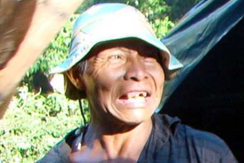 Cacique Nísio em foto tirada dois dias antes da invasão e desaparecimento. Relatos dos sobreviventes afirmam que o cacique foi executado pelos invasores.