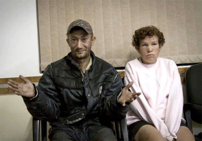 Rejaniel e a mulher, Sandra Regina Domingues, no 30º DP do Tatuapé após entregarem o dinheiro à PM