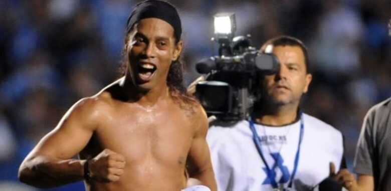 Ronaldinho Gaúcho comemora manutenção da liderança pelo Atlético-MG