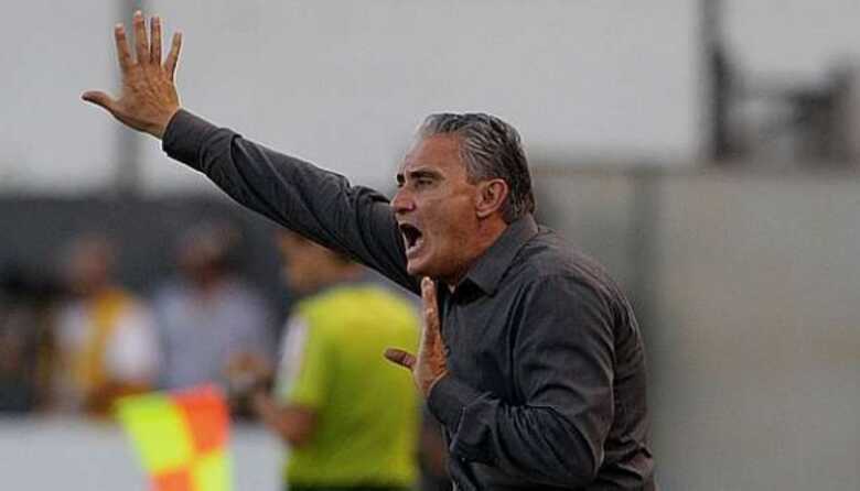 Tite ficou bastante irritado com a arbitragem.