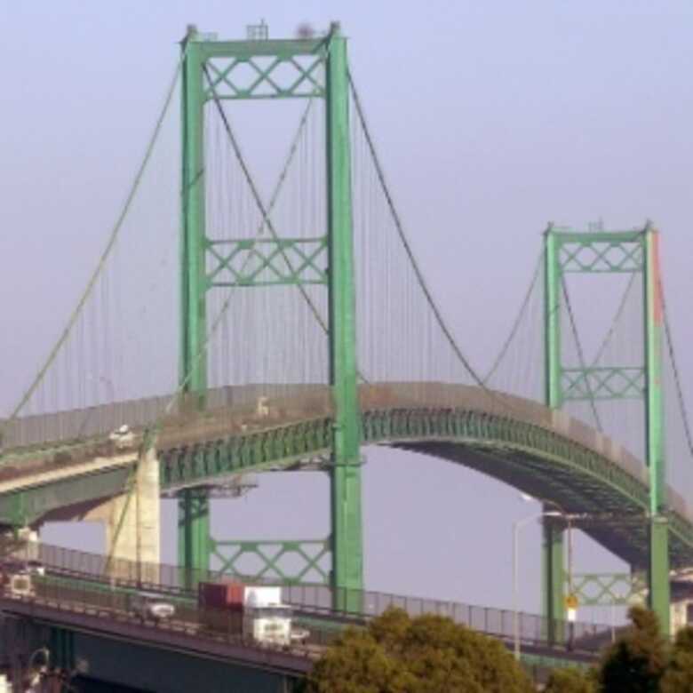 A ponte Vincent Thomas, em Los Angeles, de onde o cineasta pulou no último domingo (19).