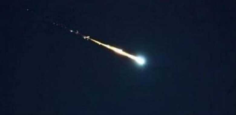 Registro supostamente feito por internautas circulou nas redes sociais. Porém, uma foto igual foi tirada de um meteoro que caiu no México em maio.