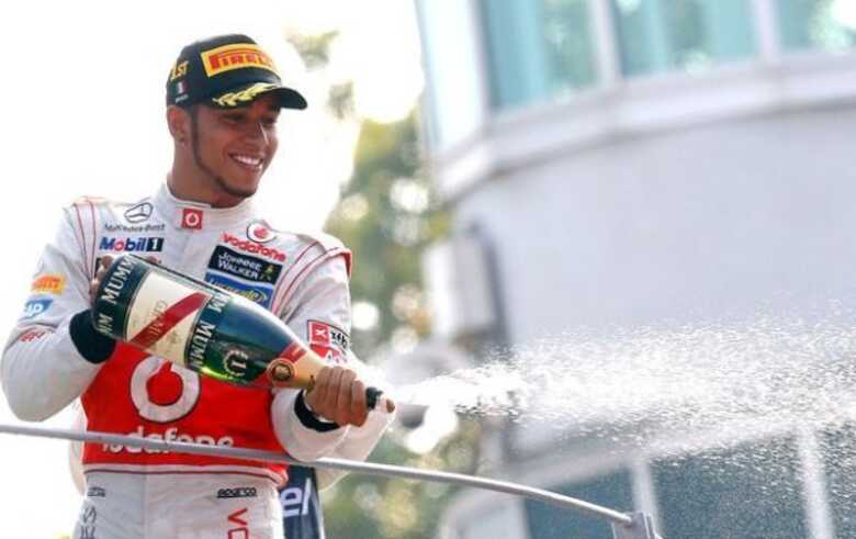 Em 4º no ranking de pilotos, Hamilton venceu três corridas este ano: Canadá, Hungria e Itália.