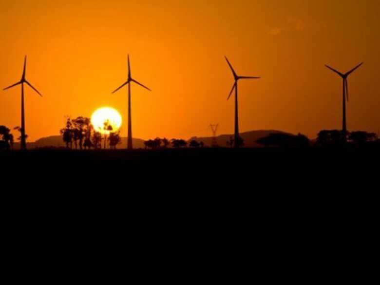 No Brasil, 44,1% de toda geração de energia é proveniente de fontes limpas. Essa taxa supera em mais de três vezes a média mundial, de 13,3%.