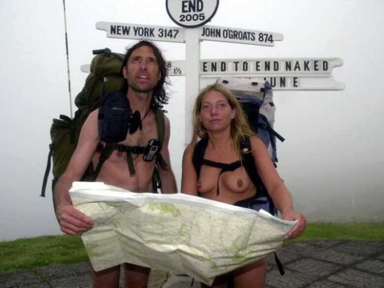 Em 2005, Stephen Gough caminhou sem roupas de sudoeste a nordeste do país acompanhado de Melanie Roberts.