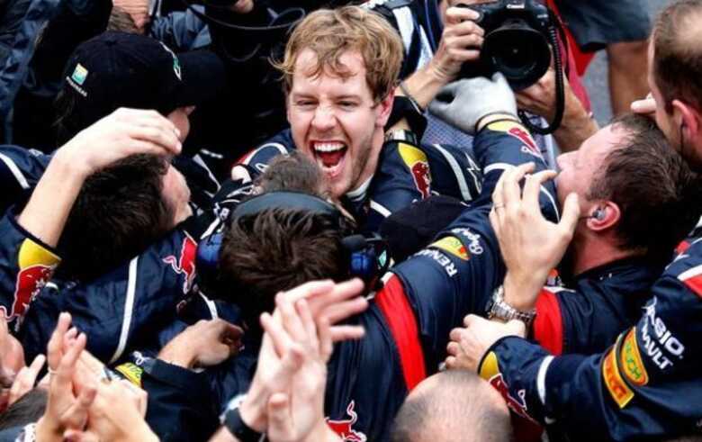 Grito de tricampeão: sexto lugar foi o suficiente para Sebastian Vettel comemorar em SP.