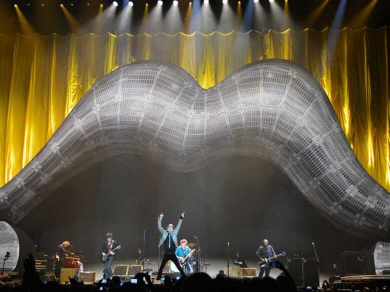Rolling Stones celebram 50 anos de carreira em palco.