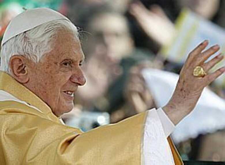 Bento XVI quer que Vaticano use todas as plataformas de comunicação possíveis.