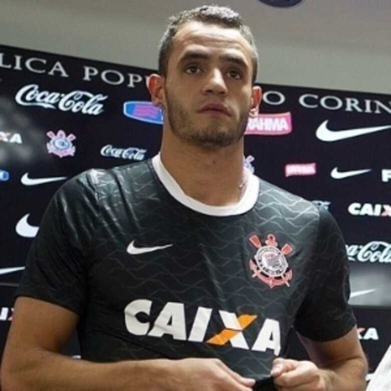 Renato Augusto em sua chegada ao Corinthians; meia custou cerca de R$ 9,5 milhões ao clube.