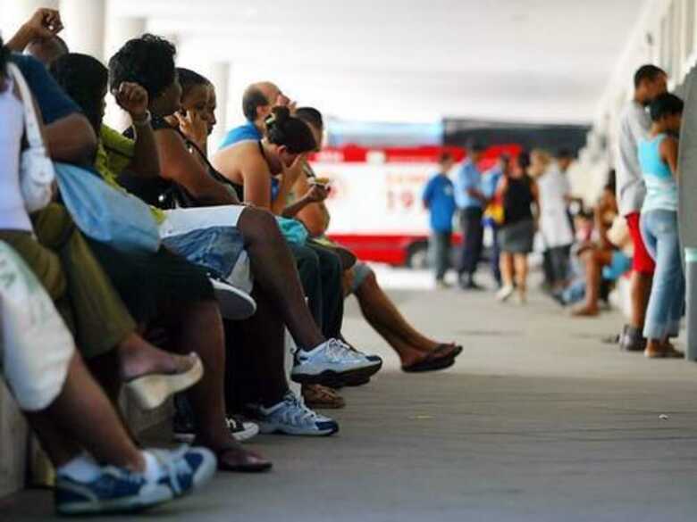  Pacientes do SUS formam fila em hospital do Rio.