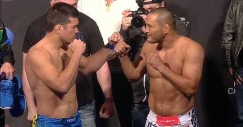 22.fev.2013 - Lyoto Machida e Dan Henderson se encaram ap&oacute;s pesagem que antecede o UFC 157, nos Estados Unidos.