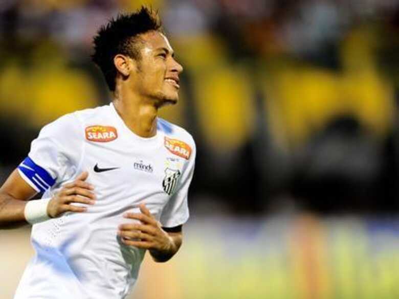 Dirigente do Barcelona disse que técnicos do clube - os quais não especificou - pediram contratação de Neymar.