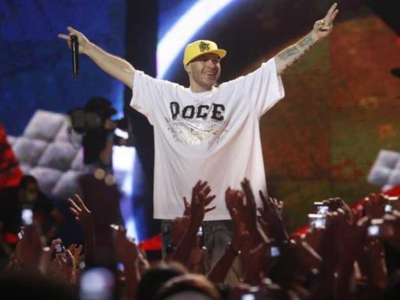 O músico Chorão, vocalista da banda Charlie Brown Jr, foi encontrado morto, em casa, no bairro de Pinheiros, zona oeste de São Paulo, na madrugada desta quarta-feira.