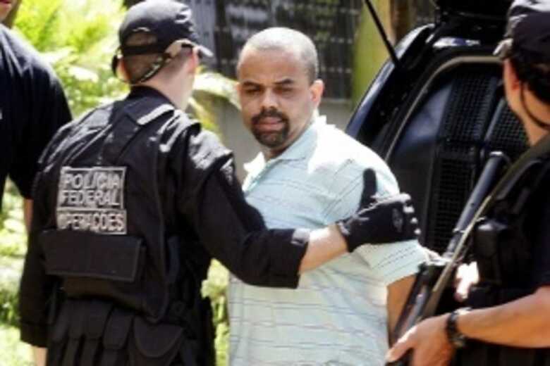 Fernandinho-Beira Mar é acusado de ter planejado o assassinato de dois integrantes de sua quadrilha.