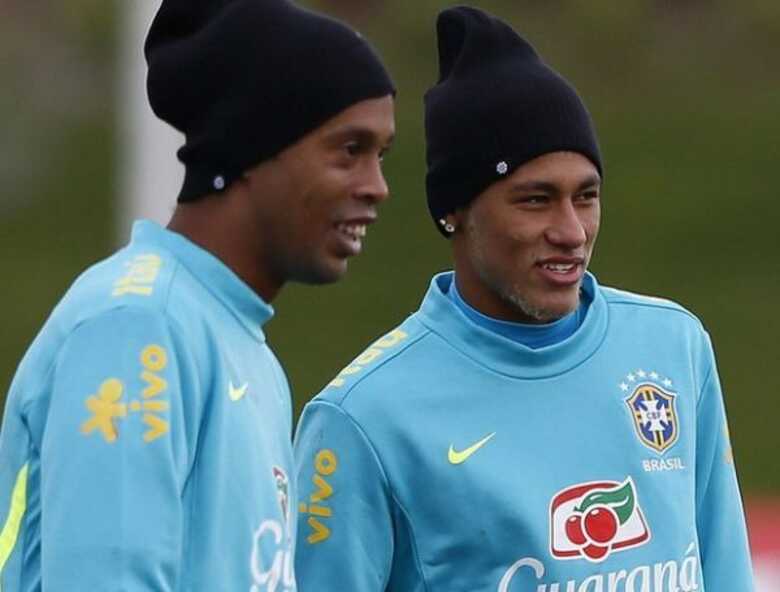 Ronaldinho e Neymar estarão juntos novamente na Seleção contra a Bolívia.
