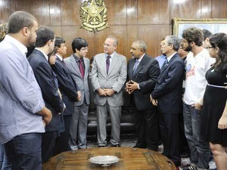 Acompanhados de senadores, estudantes pediram ao presidente do Senado, Renan Calheiros, na semana passada, aprovação do Estatuto da Juventude.