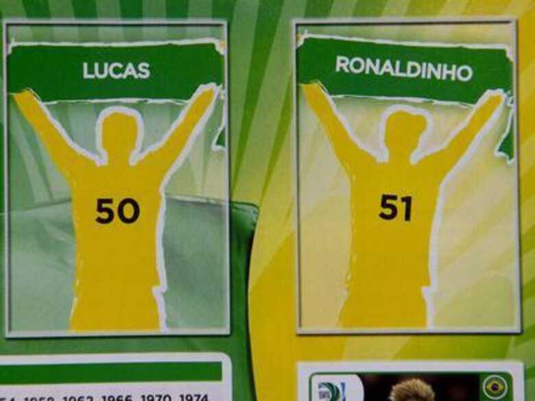 Lançado em abril, álbum conta com nomes como Diego Alves, Adriano, Arouca e Ronaldinho (foto).