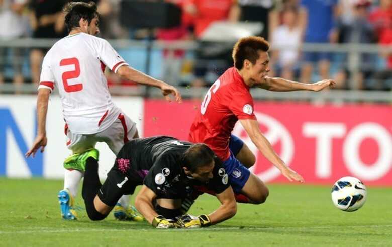 Vitória do Irã sobre a Coreia classifica as duas equipes para a Copa do Mundo de 2014. (Foto: AP)
