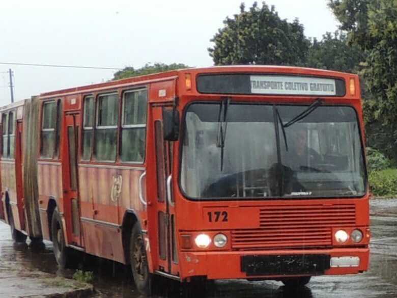 Os oito ônibus que circulam na cidade não cobram passagens. (Foto: Prefeitura de Ivaiporã/Divulgação)