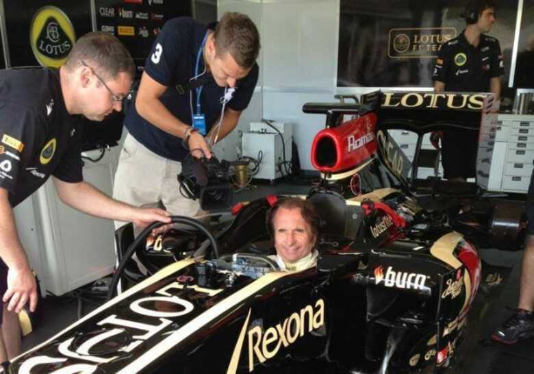 Emerson Fittipaldi, sentado no modelo R30 da Renault (atual Lotus), em Paul Ricard. (Foto: Facebook/Emerson Fittipaldi)