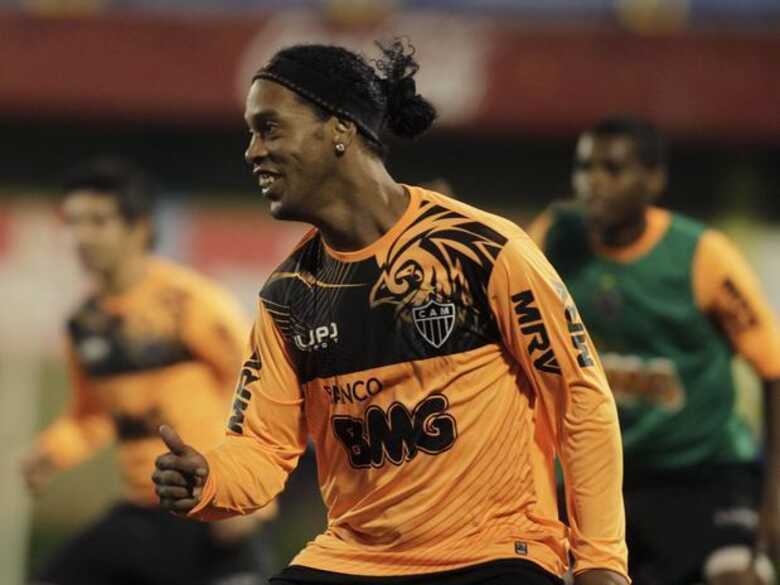 Ronaldinho em treino realizado terça-feira no Paraguai: ele também busca uma Libertadores. (Foto: Reuters)