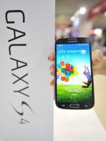 O Galaxy S4 é um dos principais smartphones da Samsung. (Foto: AFP)