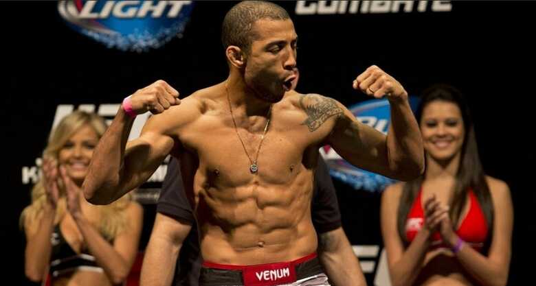 José Aldo comemora após bater o peso para a luta contra Zumbi Coreano no UFC Rio 4 (Foto: Julio Cesar Guimarães/UOL)