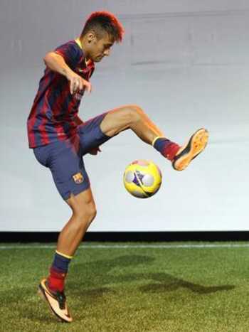 Durante evento promocional, Neymar disse estar se recuperando bem da anemia. (Foto: EFE)